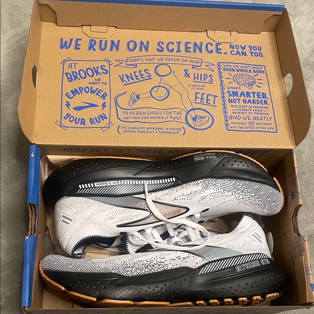 NWT and box 
Brooks glycerin stealthfit GTS 21 sneakers 
Size 9